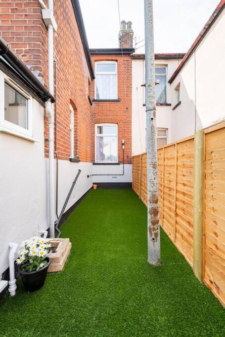 Travellers' Choice In Harwich-Essex Villa Екстериор снимка